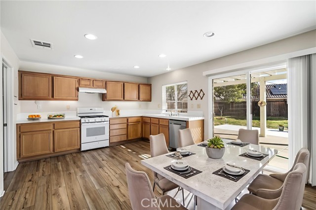 Detail Gallery Image 10 of 47 For 1232 Sunburst, Beaumont,  CA 92223 - 4 Beds | 3 Baths