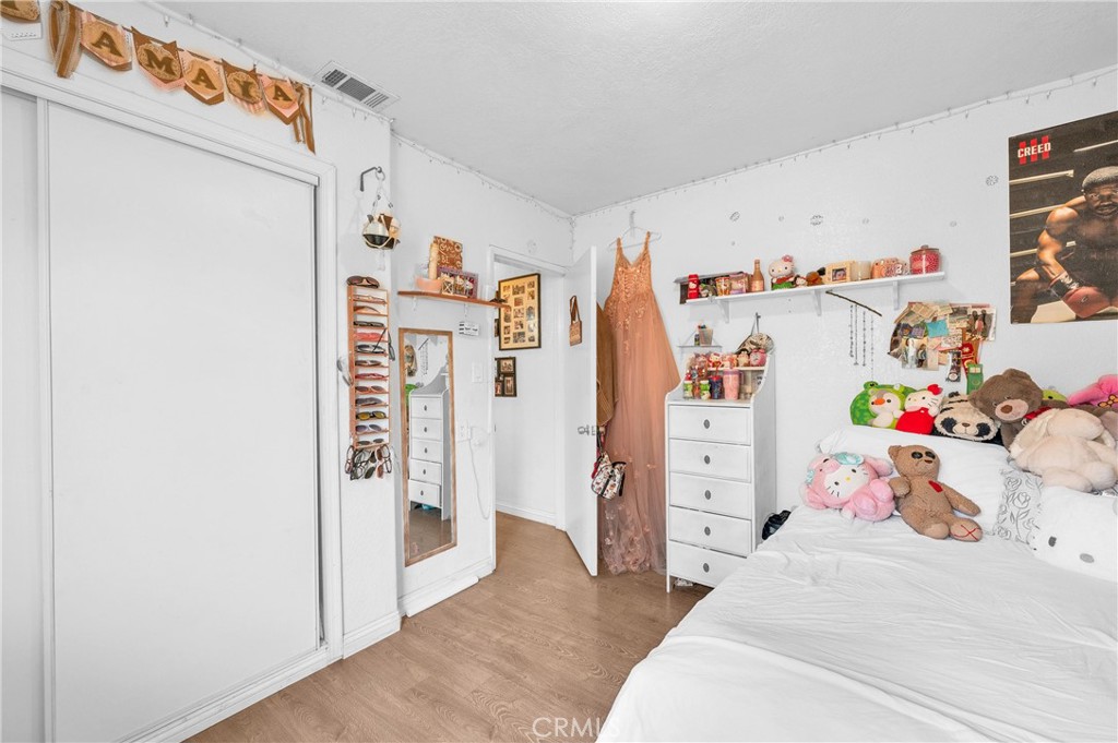 https://media.crmls.org/medias/3c47d524-c26d-4066-af45-a8d14abf343a.jpg?preset=X-Large