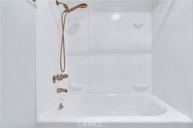 8635 Falmouth Avenue, Playa del Rey CA: https://media.crmls.org/medias/3c481639-ab4f-4a20-ad15-a13ab3bce72c.jpg