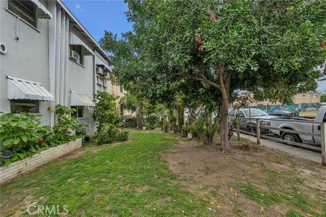 6862 Hazeltine Avenue, Van Nuys CA: https://media.crmls.org/medias/3c48697d-979a-41fe-8999-07196ddbcd21.jpg