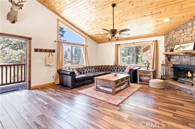 43485 Colusa Drive, Big Bear Lake CA: https://media.crmls.org/medias/3c4946c6-c516-4922-91d4-d182a4c16427.jpg