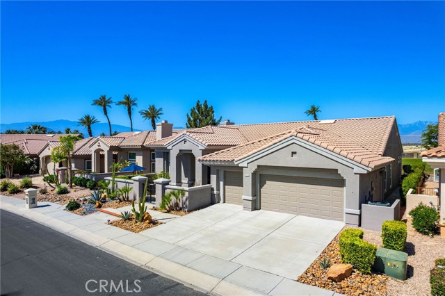 Detail Gallery Image 3 of 30 For 38327 Grand Oaks Ave, Palm Desert,  CA 92211 - 3 Beds | 2/1 Baths