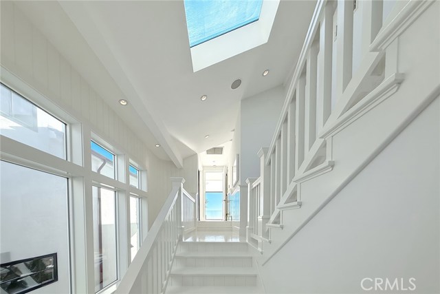 Detail Gallery Image 17 of 36 For 1111 E Balboa Bld, Newport Beach,  CA 92661 - 5 Beds | 4/1 Baths