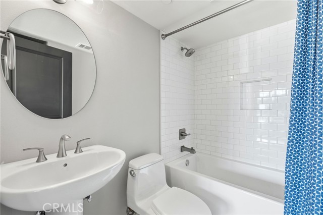 Detail Gallery Image 11 of 57 For 2311 W Clark Ave, Burbank,  CA 91506 - 4 Beds | 4/1 Baths