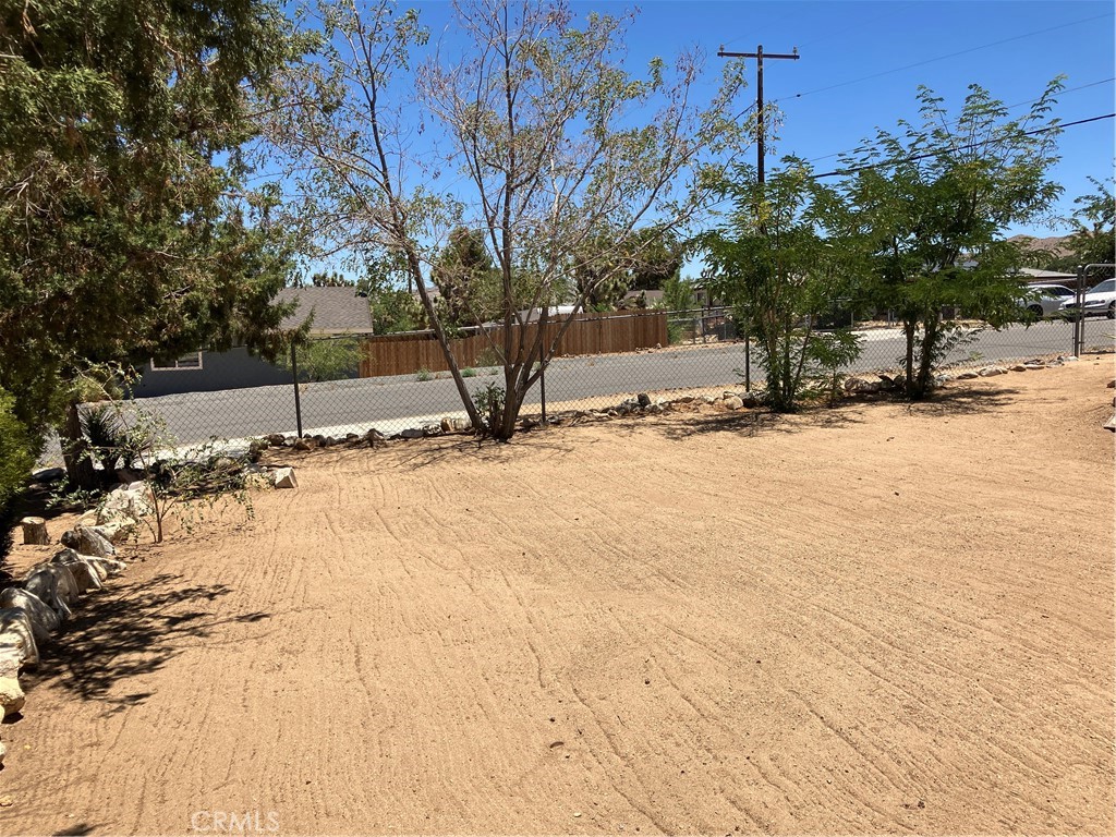 https://media.crmls.org/medias/3c4bb503-6c0b-4430-85c4-68b540145e12.jpg?preset=X-Large