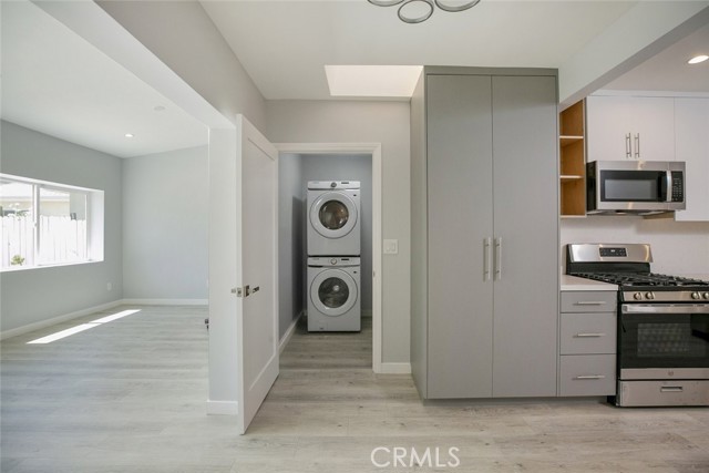 Detail Gallery Image 11 of 30 For 17710 Martha St, Encino,  CA 91316 - 3 Beds | 2 Baths