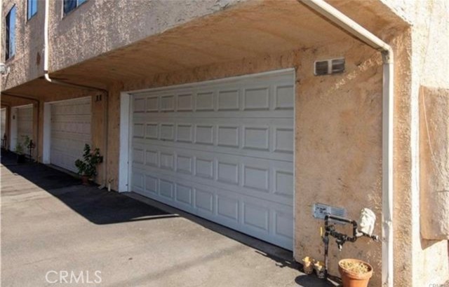 Detail Gallery Image 2 of 41 For 6912 Remmet Ave #5,  Canoga Park,  CA 91303 - 2 Beds | 2/1 Baths