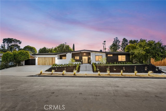 Detail Gallery Image 1 of 37 For 6009 Neddy Ave, Woodland Hills,  CA 91367 - 5 Beds | 3 Baths