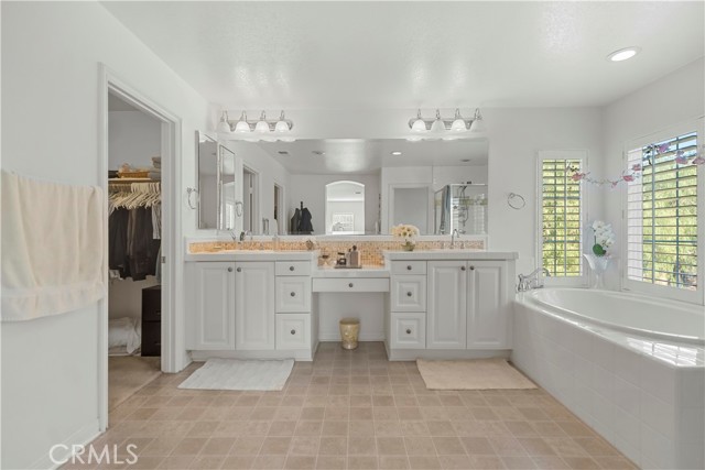 Detail Gallery Image 37 of 57 For 665 Barbre Cir, Corona,  CA 92879 - 4 Beds | 3 Baths