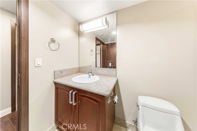 Detail Gallery Image 29 of 53 For 11218 Camarillo St #404,  Toluca Lake,  CA 91602 - 3 Beds | 3 Baths