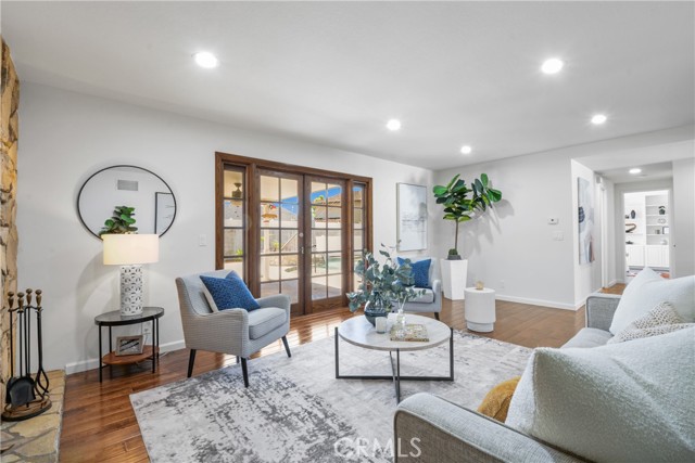 16091 Gold Circle, Huntington Beach CA: https://media.crmls.org/medias/3c4fc79a-f8ca-405d-bf4f-655fb5a35e22.jpg