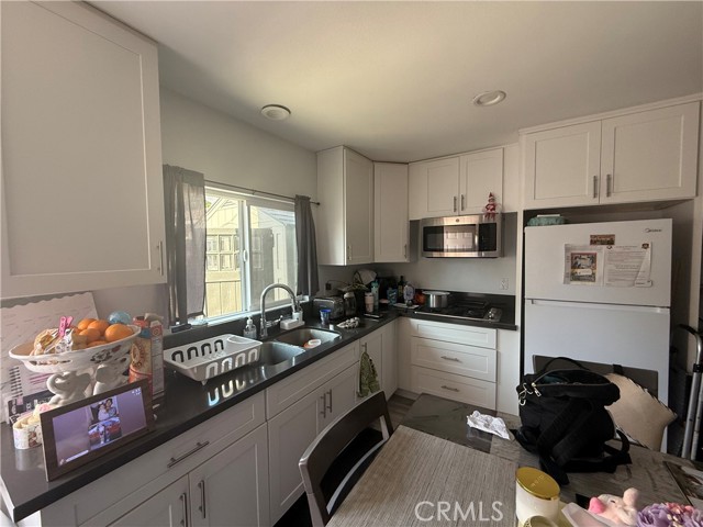 2106 W 11th Street, Santa Ana CA: https://media.crmls.org/medias/3c4fd811-51ae-4f77-ba36-532c9c0d062f.jpg
