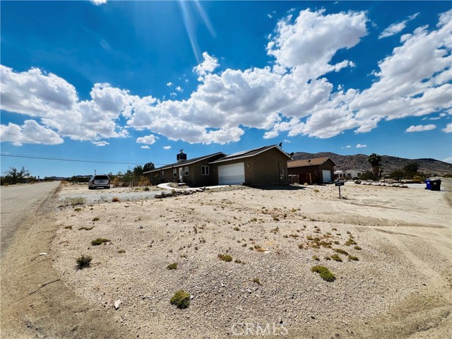 Detail Gallery Image 2 of 20 For 74679 Sunrise Dr, Twentynine Palms,  CA 92277 - 3 Beds | 2 Baths