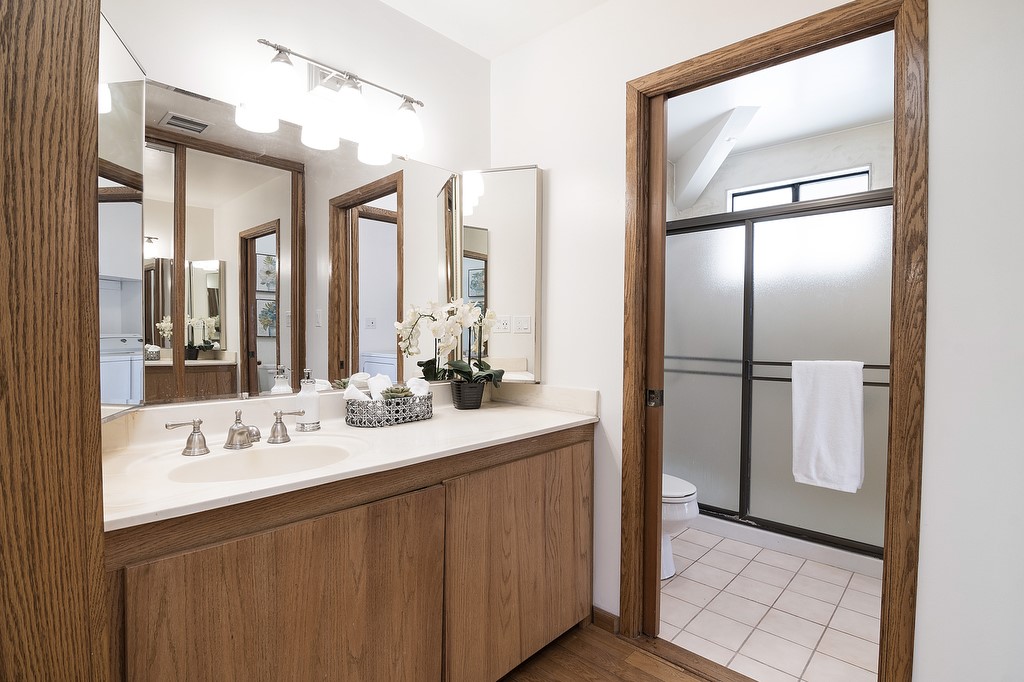 Detail Gallery Image 17 of 28 For 453 N Parish Pl, Burbank,  CA 91506 - 2 Beds | 2 Baths