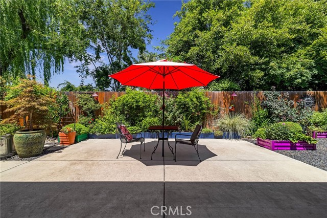 10 Harmony Park Circle, Chico CA: https://media.crmls.org/medias/3c50b36d-6123-4702-b0c8-852864de4684.jpg