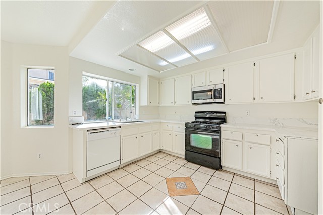 Detail Gallery Image 13 of 44 For 1834 Carolann St, Pomona,  CA 91766 - 3 Beds | 2/1 Baths