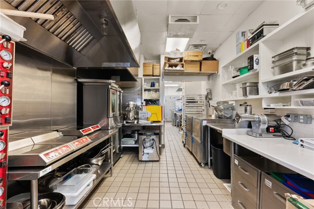 5466 Wilshire Boulevard, Los Angeles CA: https://media.crmls.org/medias/3c519d33-c533-4504-93ef-97dcb91e48f5.jpg