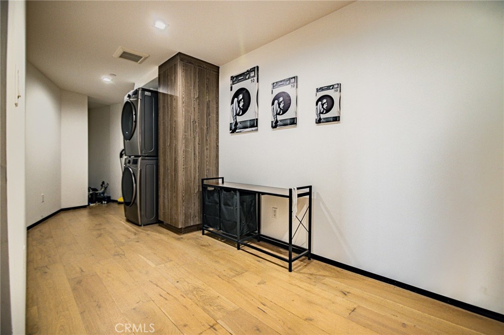 https://media.crmls.org/medias/3c52a51c-f194-47b6-9ede-24808c00edfc.jpg?preset=X-Large