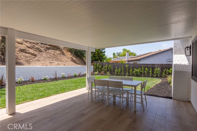 876 Ballina Court, Newbury Park CA: https://media.crmls.org/medias/3c52e617-2743-44c4-8a0d-c133294d5824.jpg