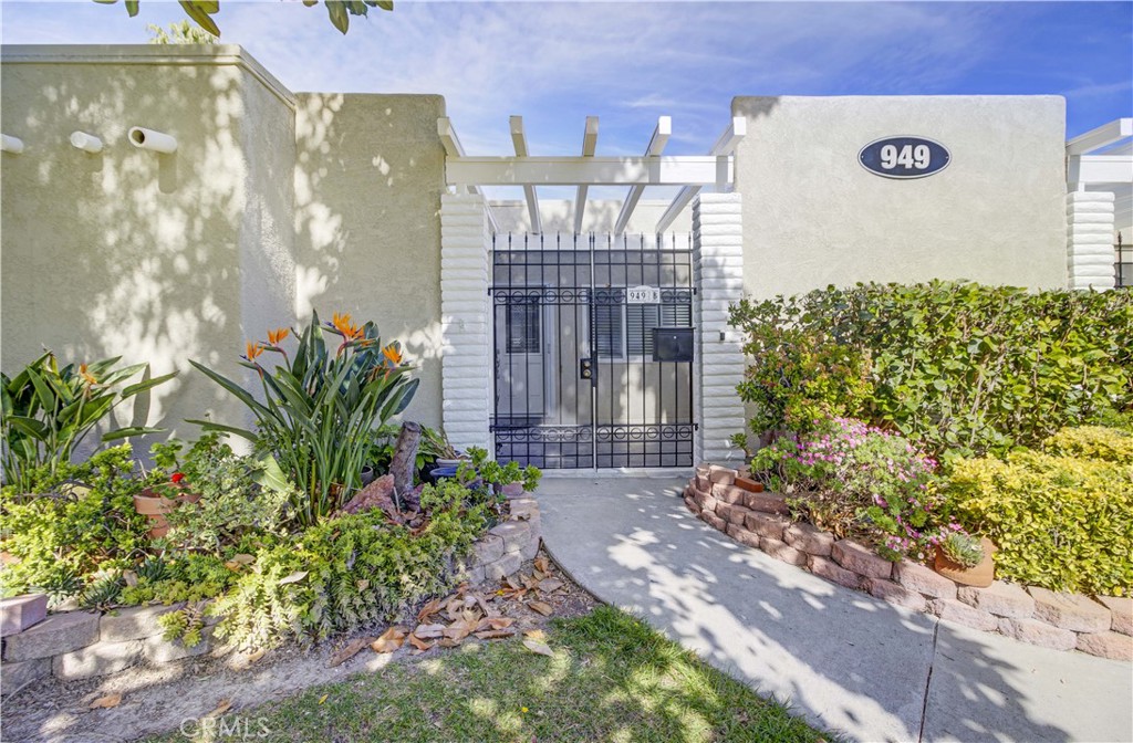 949 Calle Aragon Unit B