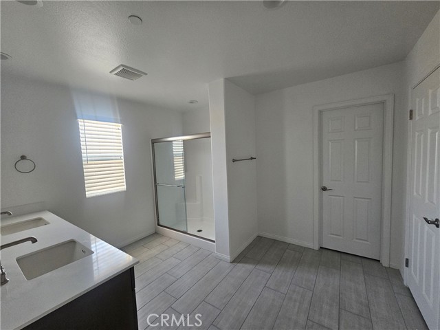 Detail Gallery Image 4 of 15 For 14424 Plymouth, Hesperia,  CA 92344 - 4 Beds | 2/1 Baths