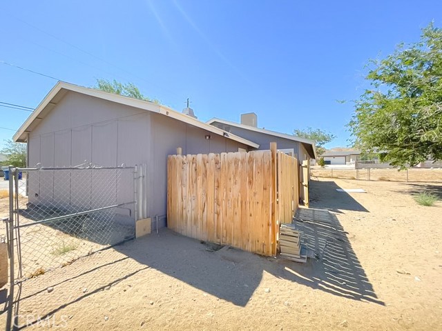 40205 162nd E Street, Palmdale CA: https://media.crmls.org/medias/3c54ceb1-c59a-43b9-84a8-28dc067a12ca.jpg