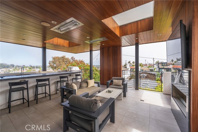 Detail Gallery Image 12 of 37 For 468 30th St, Manhattan Beach,  CA 90266 - 5 Beds | 5/1 Baths