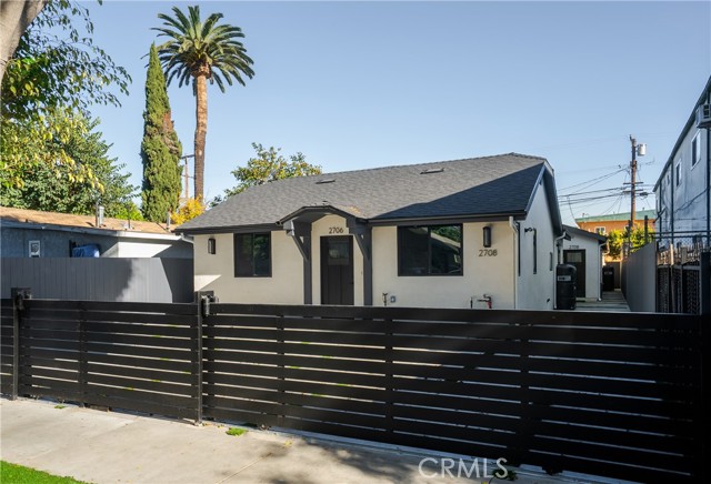 2706 S Cochran, Los Angeles CA: https://media.crmls.org/medias/3c55c86f-3817-4b02-9e3d-fdb53498c9ac.jpg