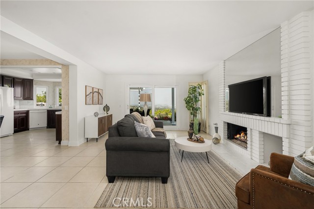 580 S Londerry Ln, Anaheim Hills CA: https://media.crmls.org/medias/3c5628a7-63c9-4cd5-9045-fcd65a16d5d5.jpg