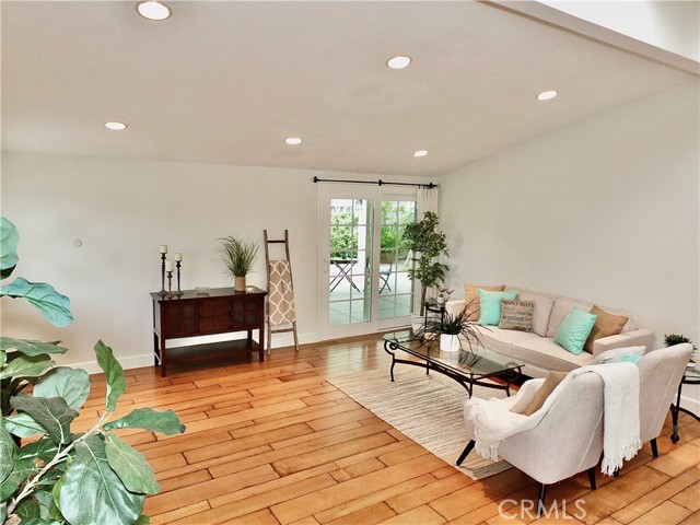 2285 Avalon, Costa Mesa CA: https://media.crmls.org/medias/3c5671be-2e4a-40ce-999a-11cd1f2bcefa.jpg