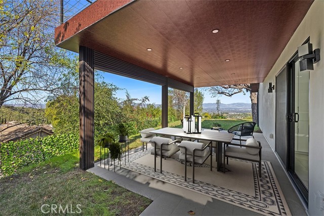 Detail Gallery Image 16 of 45 For 20101 Greenbriar, Tarzana,  CA 91356 - 5 Beds | 4 Baths