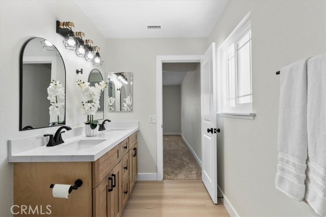 7670 Lakeside Drive, Jurupa Valley CA: https://media.crmls.org/medias/3c588fe9-5341-40db-896e-368b0d6972b5.jpg