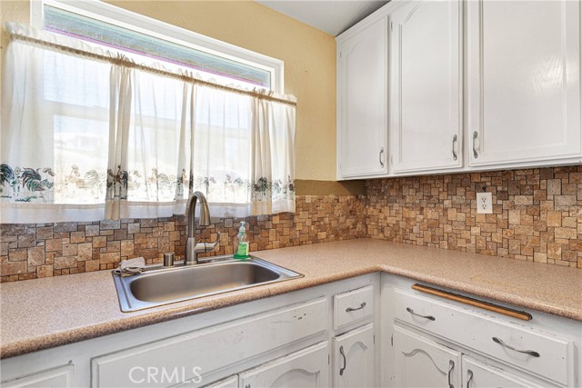 Detail Gallery Image 12 of 41 For 16739 Mission St, Hesperia,  CA 92345 - 3 Beds | 2 Baths