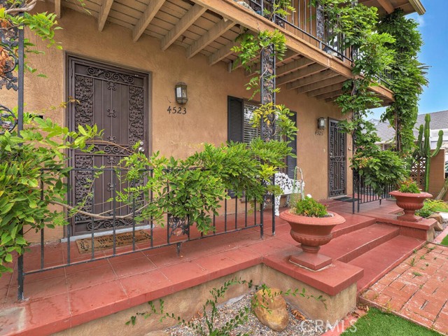 4523 East 3rd Street, Long Beach CA: https://media.crmls.org/medias/3c5a7776-1fcd-4e0c-8e5f-4d0f351ddbdd.jpg