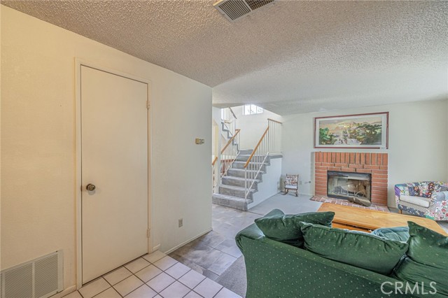 Detail Gallery Image 8 of 37 For 600 E Ivyton St, Lancaster,  CA 93535 - 3 Beds | 2/1 Baths