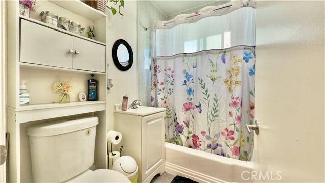 11125 Glenoaks Boulevard, Pacoima CA: https://media.crmls.org/medias/3c5b976d-b498-459a-a861-d4c5a22f8b92.jpg