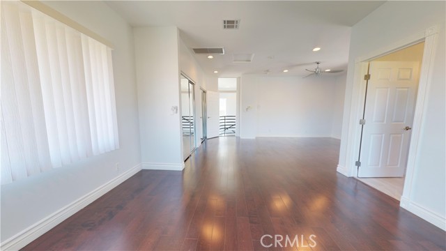 22500 N Summit Ridge Circle, Chatsworth CA: https://media.crmls.org/medias/3c5caa86-3d8e-47bd-98d2-a0083d7facf4.jpg