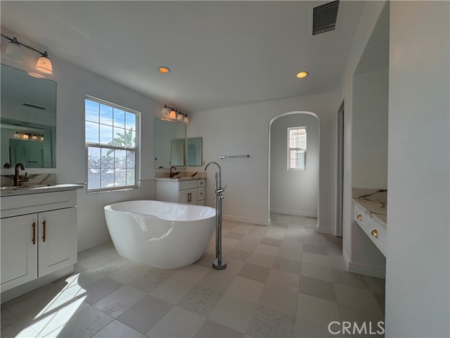 Detail Gallery Image 17 of 27 For 1324 S Swan Loop, Upland,  CA 91784 - 4 Beds | 3 Baths