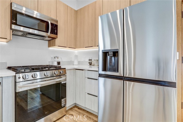 Detail Gallery Image 10 of 17 For 6904 Corbin Ave, Reseda,  CA 91335 - 2 Beds | 2 Baths