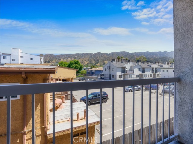 Detail Gallery Image 28 of 38 For 1706 Grismer Ave #211,  Burbank,  CA 91504 - 2 Beds | 3 Baths