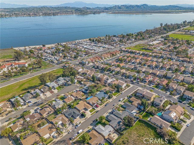Detail Gallery Image 8 of 35 For 33129 Shoreline Dr, Lake Elsinore,  CA 92530 - 5 Beds | 3 Baths