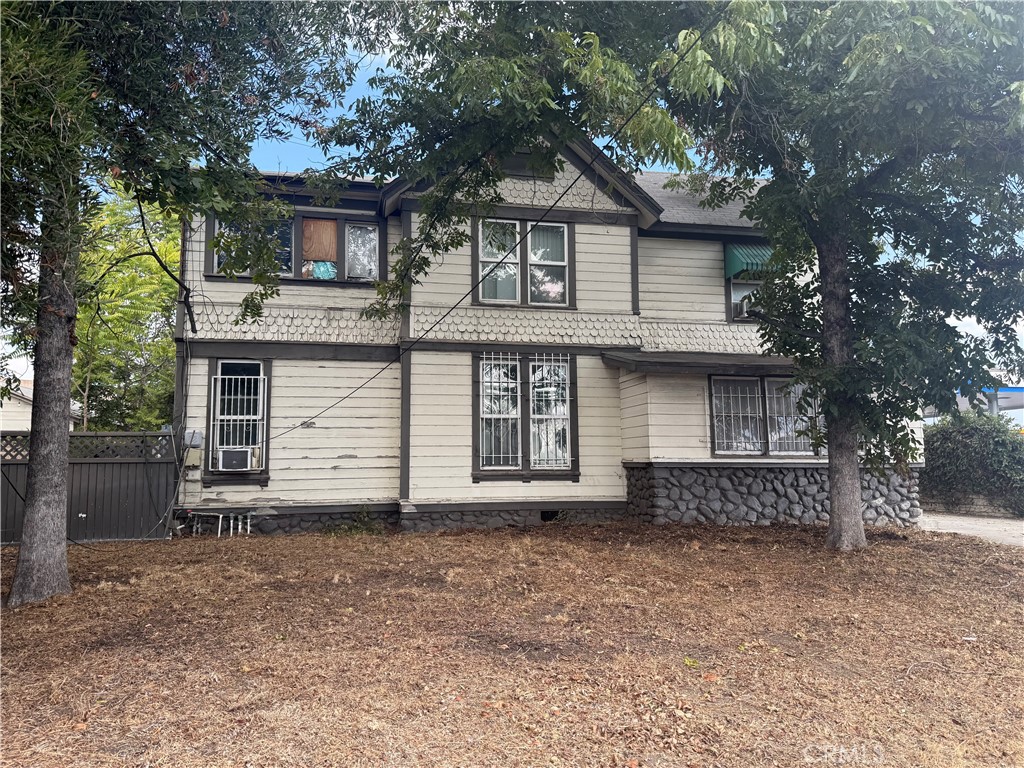 Duplex at 125 W Orange Grove
