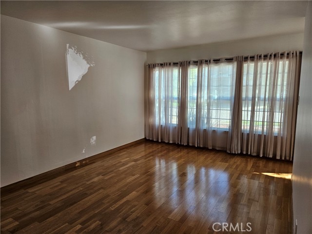 Detail Gallery Image 22 of 39 For 18237 Valley Vista Bld, Tarzana,  CA 91356 - 2 Beds | 1 Baths