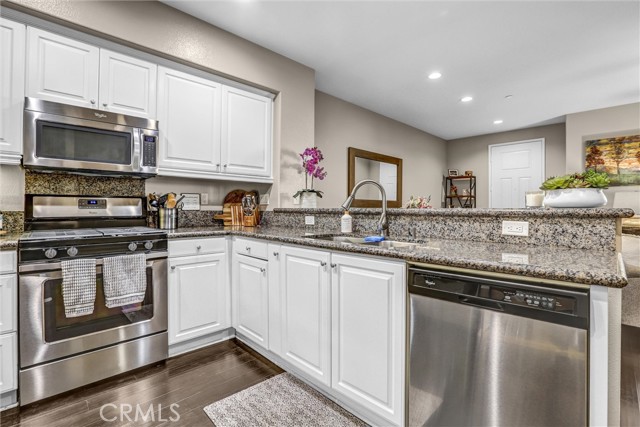 Detail Gallery Image 9 of 15 For 2245 Rolling River Ln #2,  Simi Valley,  CA 93063 - 3 Beds | 3 Baths