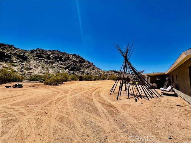 24212 Kansa Road, Apple Valley CA: https://media.crmls.org/medias/3c61a84d-a63a-4ea1-8683-2dc138e08be2.jpg