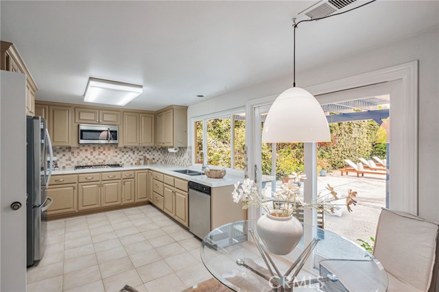 Detail Gallery Image 23 of 48 For 27072 Esward Dr, Calabasas,  CA 91301 - 5 Beds | 3 Baths