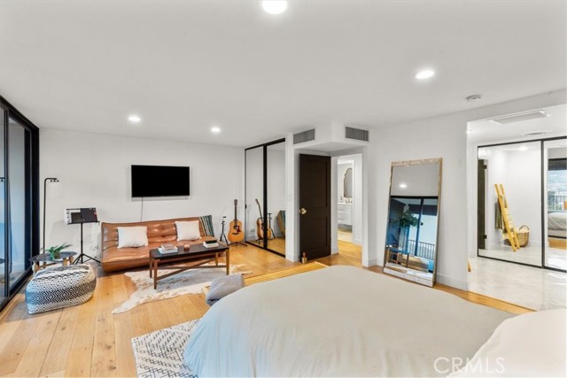 Detail Gallery Image 15 of 25 For 10501 Wilshire #2212,  Los Angeles,  CA 90024 - 2 Beds | 3 Baths