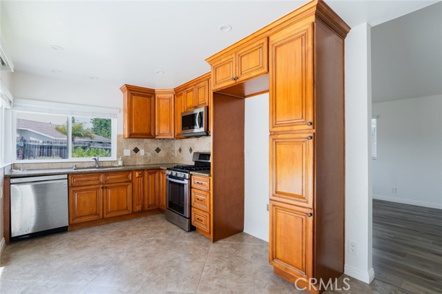 3681 Haverford Street, Irvine CA: https://media.crmls.org/medias/3c63dc66-ffce-487c-85b1-d50fd404d0b7.jpg