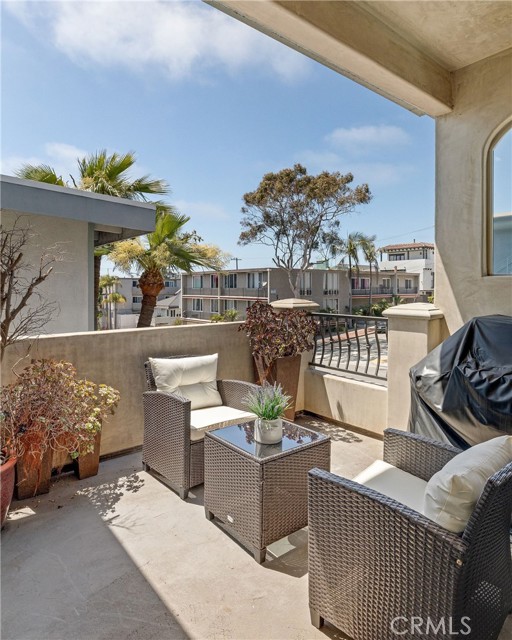 604 Manhattan Beach Boulevard, Manhattan Beach CA: https://media.crmls.org/medias/3c645d1c-b8c1-41cd-a01a-84a0b6347b18.jpg