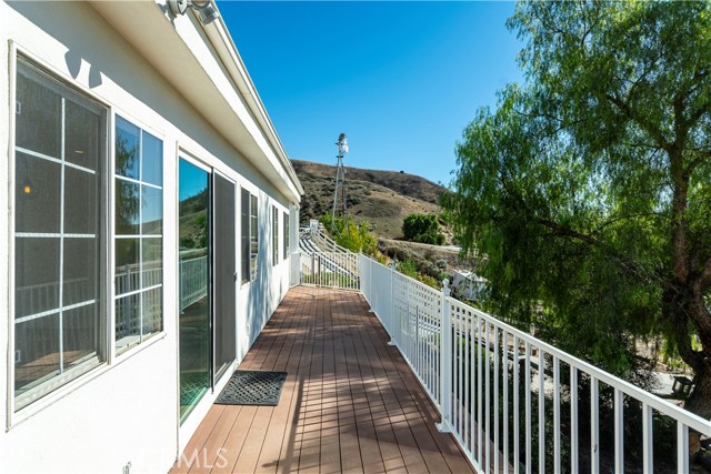 10161 Foothill Boulevard, Sylmar CA: https://media.crmls.org/medias/3c65fa45-1a52-4eb6-adbb-c4a7f8282974.jpg